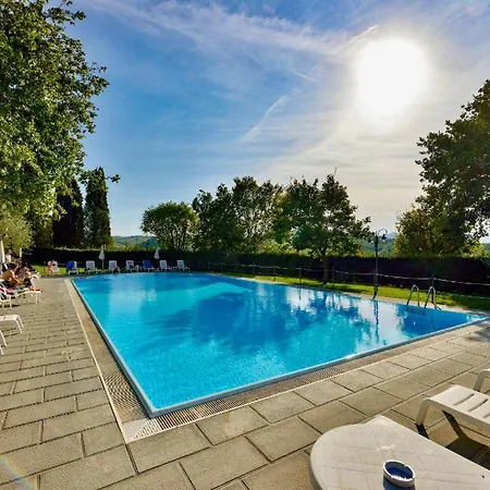 Popoltaio-schiacciato Sleeps 8 Pool Air Con *