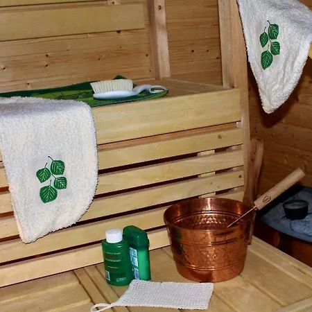 Popoltaio-schiacciato Sleeps 8 Pool Air Con