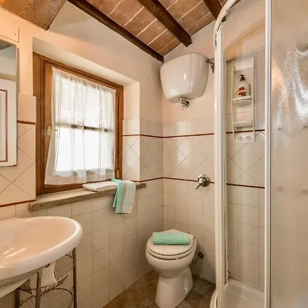 Popoltaio-schiacciato Sleeps 8 Pool Air Con Apartment Ravigliano