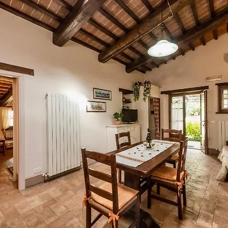 Popoltaio-schiacciato Sleeps 8 Pool Air Con Apartment Ravigliano