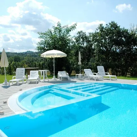 Apartment Popoltaio-schiacciato Sleeps 8 Pool Air Con