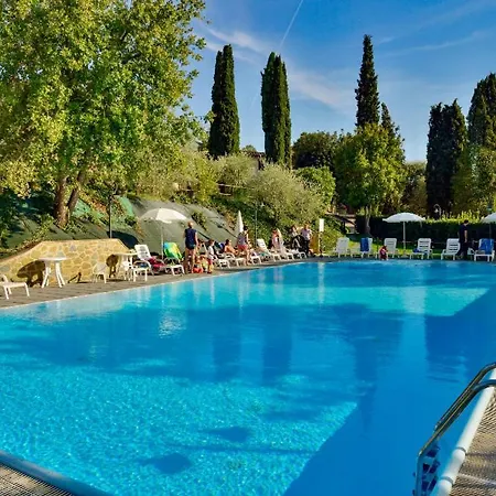 Popoltaio-schiacciato Sleeps 8 Pool Air Con *
