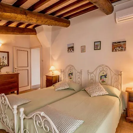 Popoltaio-schiacciato Sleeps 8 Pool Air Con Apartment Ravigliano